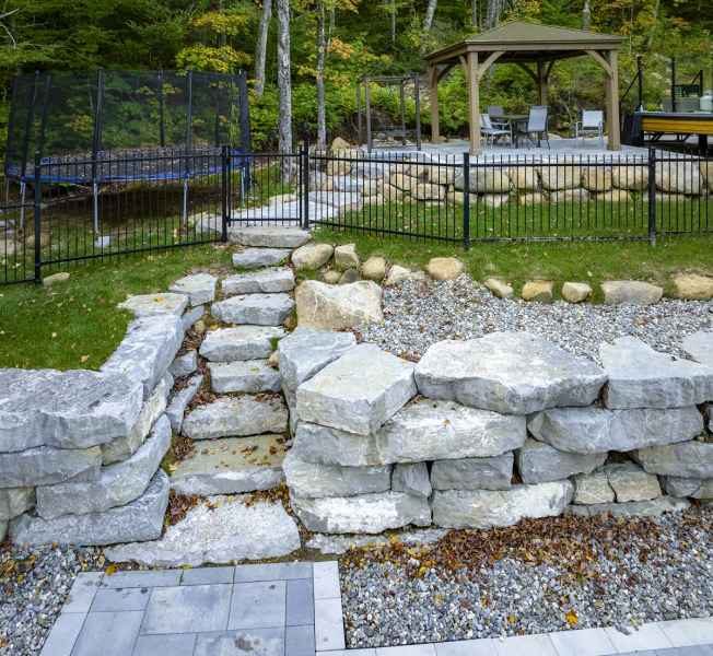 Terra Bella Signature Aménagements Design, aménagement paysager complet, pose de gazon, pose de gazon synthétique, irrigation, drainage, plantation, platebandes, création de jardins, design d’extérieur - Région de Québec, Rive-Sud de Québec